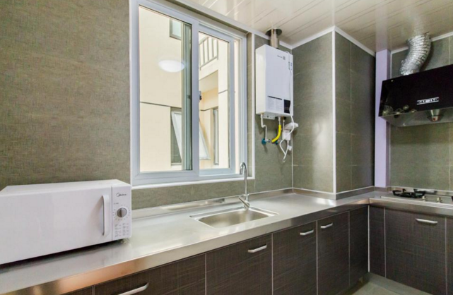 燃气热水器的水量大小是调冷水的还是热水的