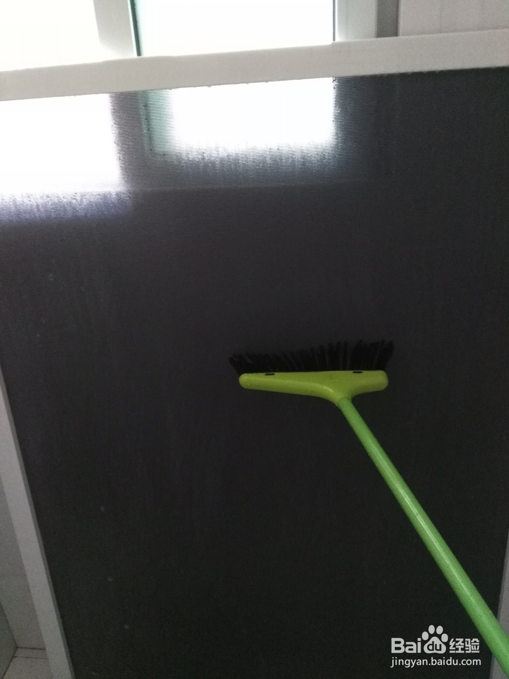 省时省力又省水的纱窗清洗方法