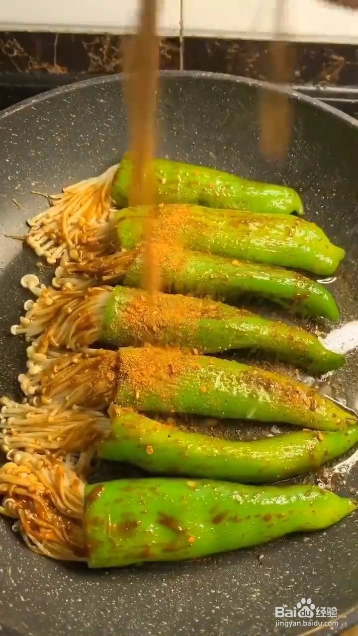如何自制美味好吃的家常金针菇青椒