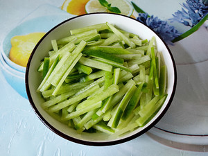 青萝卜炒肉丝的做法