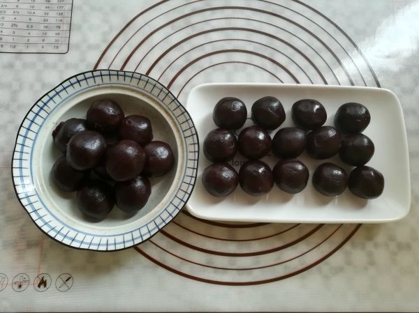 红豆沙蛋黄月饼