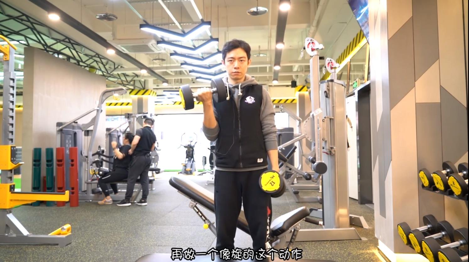 如何锻炼肱二头肌?