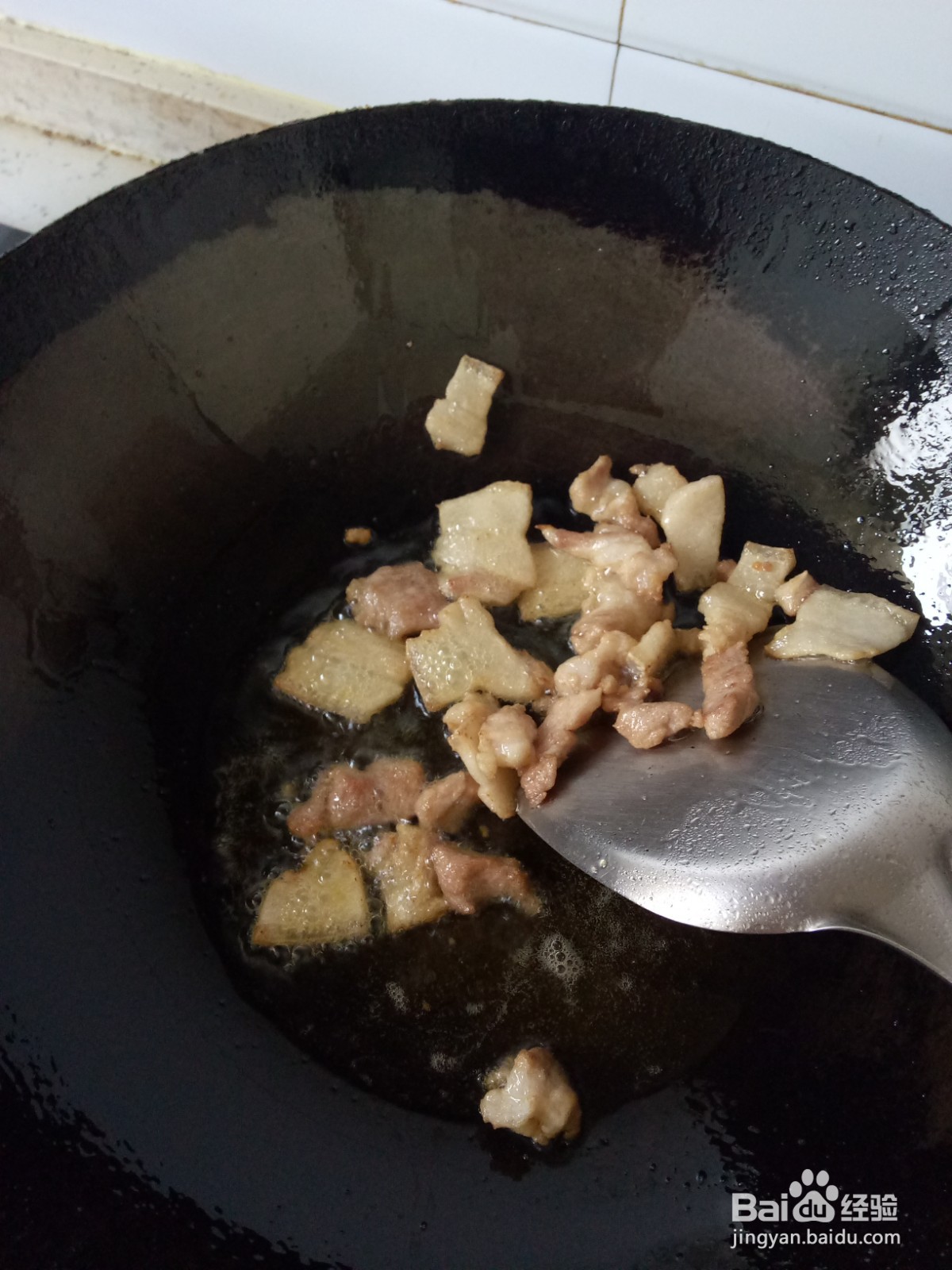 五花肉炒杏鲍菇豆干