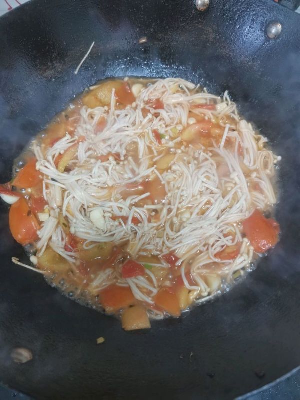 西红柿炒金针菇