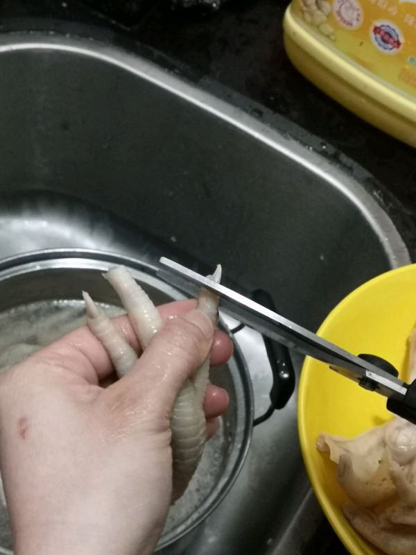 卤鸡爪鸭掌荤素菜