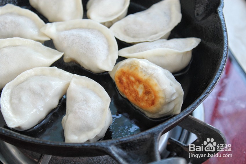 抱蛋煎饺的做法