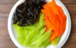 如何做莴笋炒虾仁