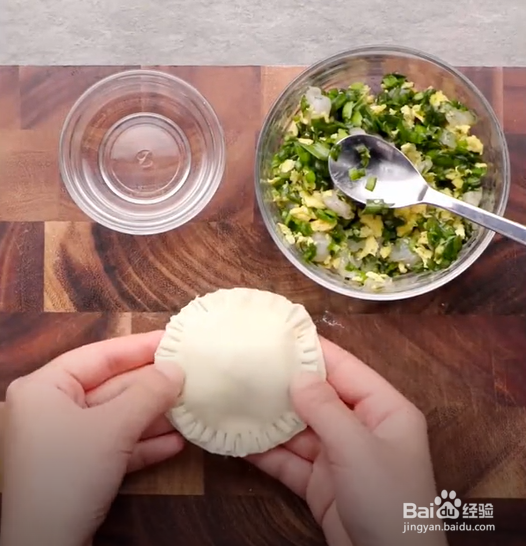 怎么用饺子皮做太阳花韭菜盒子