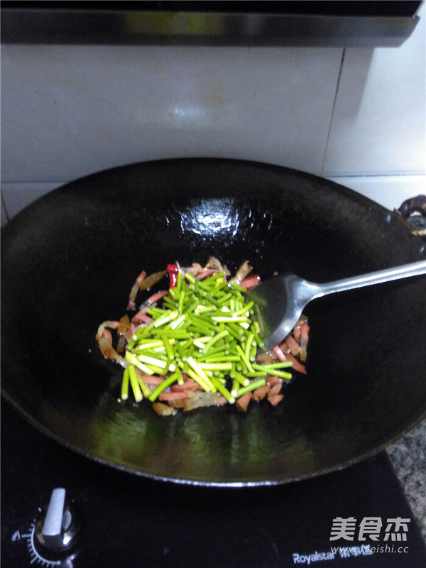 蒜薹炒腊肉的做法