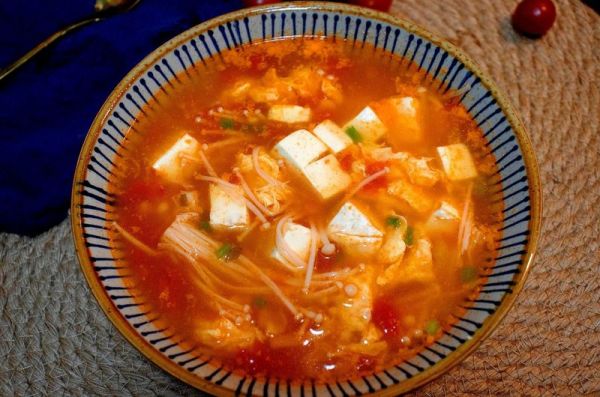 番茄金针菇豆腐汤