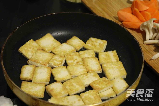 营养丰富又简单的菌菇煲