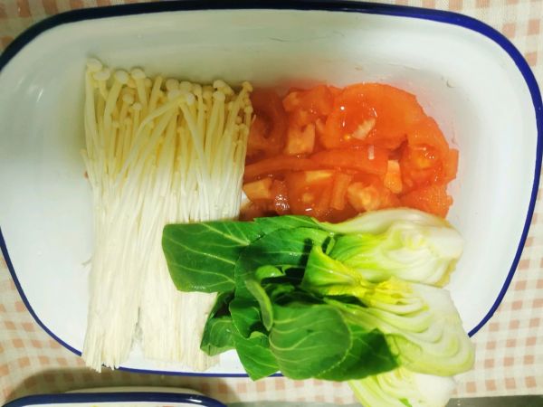 爱吃番茄的小伙伴不能错过的番茄肥牛煎蛋面