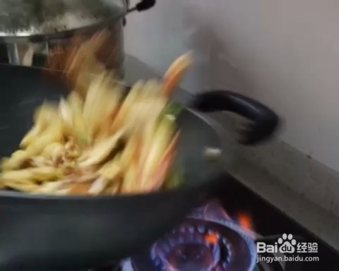 自己做梭子蟹炒年糕海鲜美食