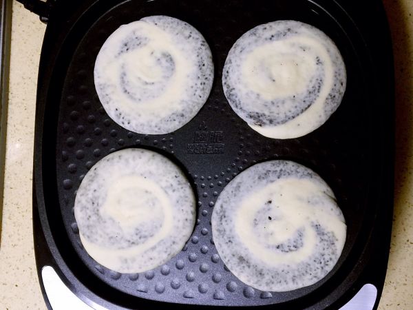 发面黑芝麻糖饼