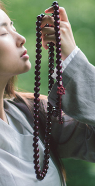 小叶紫檀手串佩戴方法