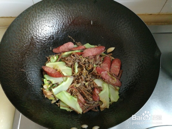 牛肉肠炖梅干菜的美味做法