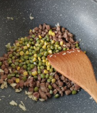 青豆炒牛肉的做法