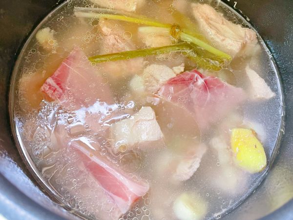 冬瓜排骨火腿汤