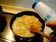 怎样自制宵夜绿酱虾球螺丝面