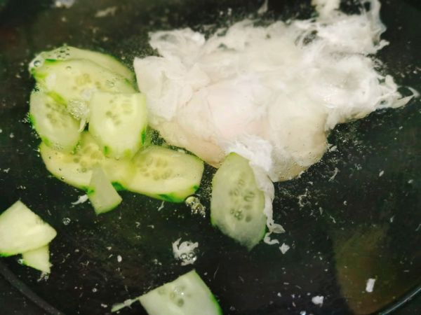 黄瓜鸡蛋紫菜汤