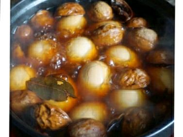 简易补肾气核桃壳煮鸡蛋