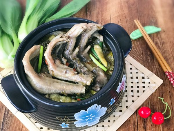 暖胃生津 酸菜鹅掌亦火锅#竹木火锅，文艺腹兴#