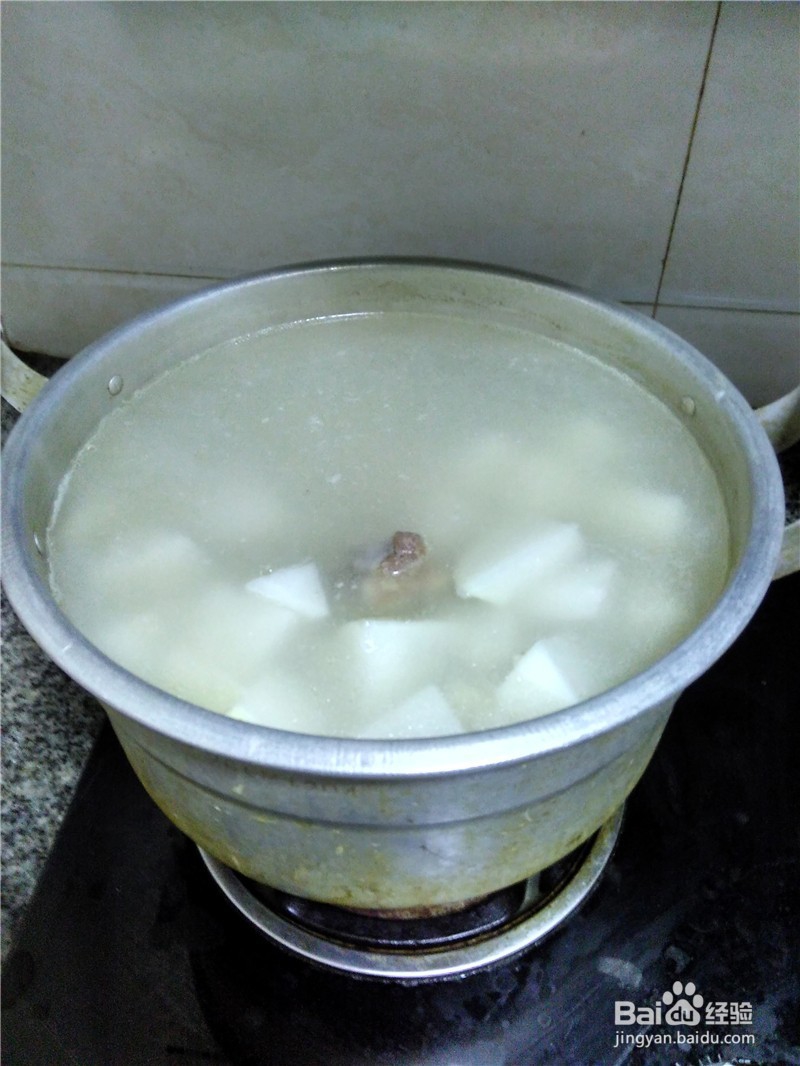白萝卜排骨汤