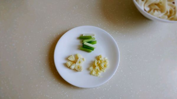 蚝油芸鸡蒜香面