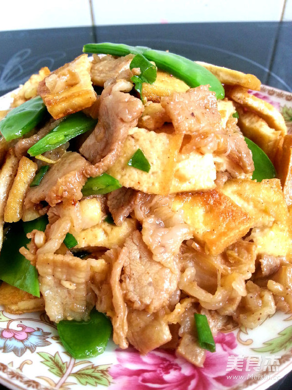 五花肉炒煎豆腐荷兰豆