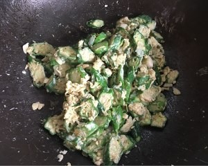 健康养生佳品秋葵炒蛋的做法