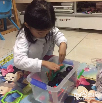 如何让孩子自己收拾玩具?