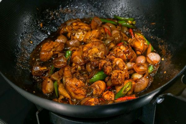 4步做出经典三杯鸡