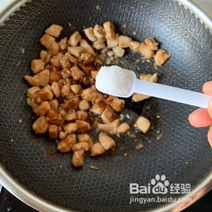 青红椒炒鸡丁超好吃