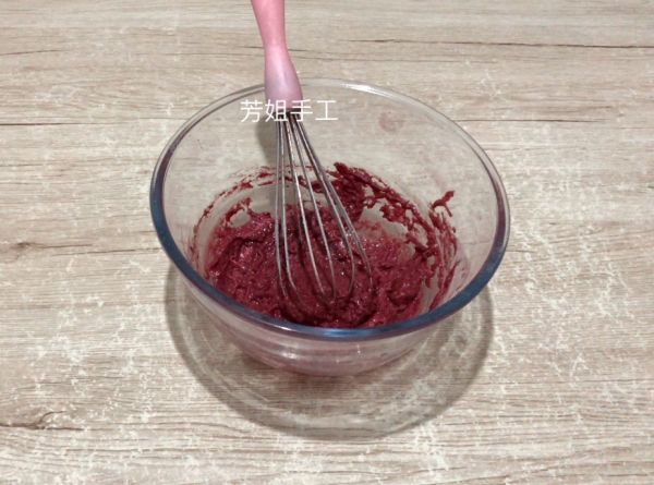 红丝绒草莓年轮蛋糕卷