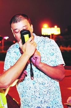 交警提示夏季开车应注意