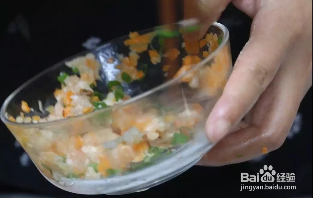 浓郁的蛋香，胡萝卜瘦肉鸡蛋卷