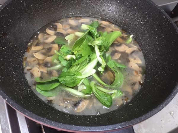 杂蔬肉沫鸡蛋面