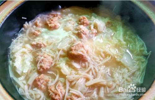 金针菇白菜肉丸汤