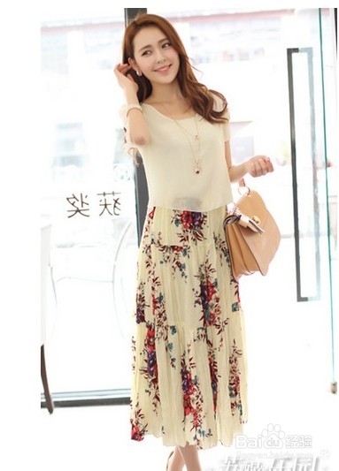 女性t恤怎么搭配才时尚