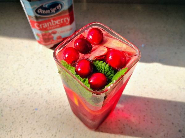 莓莓果果气泡饮