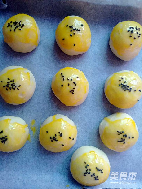 蛋黄酥的家常做法