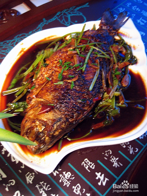 美味家常菜——香菜焖鲫鱼