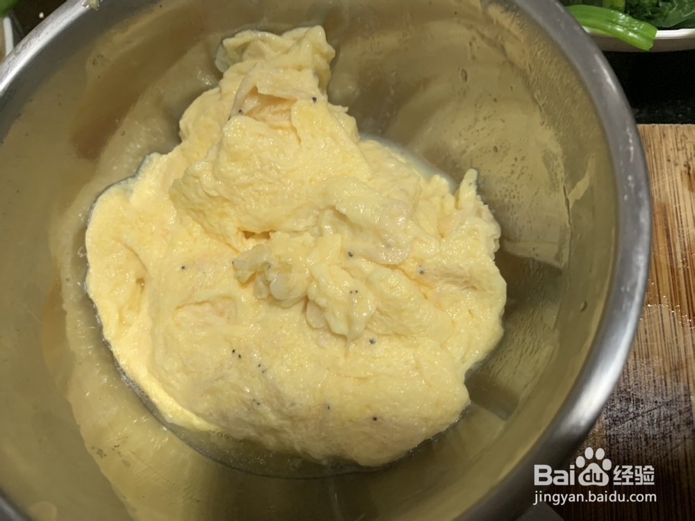 鲜美的鸡蛋虾皮炒菠菜