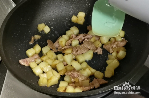 土豆炒牛肉的做法