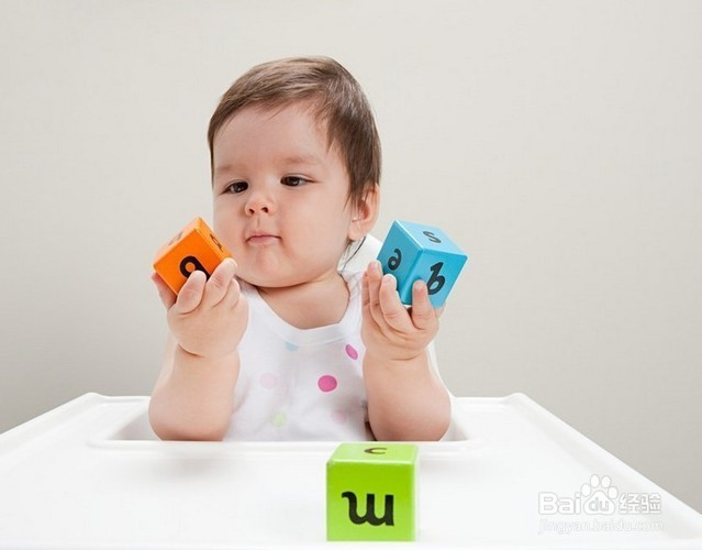 适合8个月左右宝宝的亲子游戏有哪些？