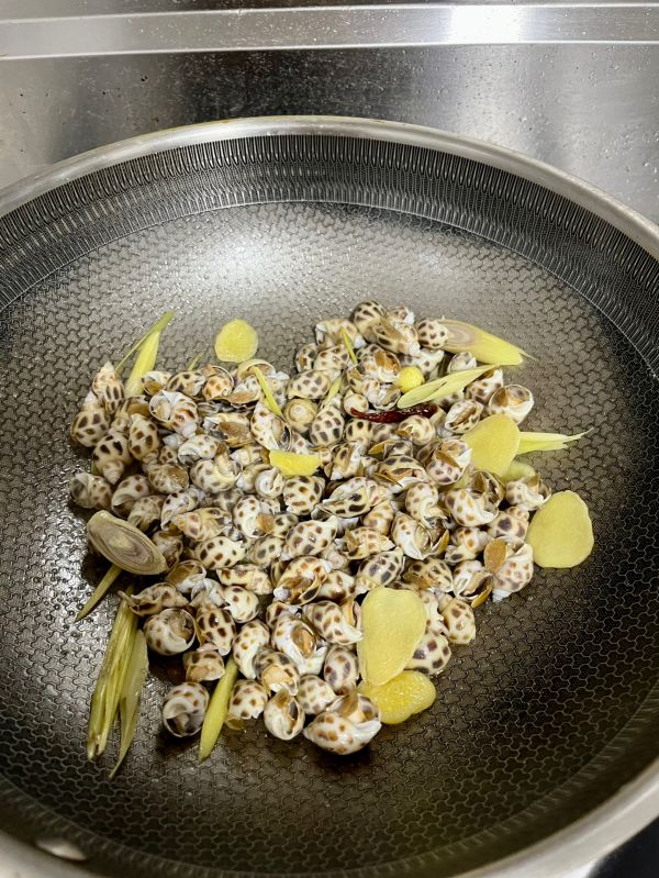 香茅柠檬炒花螺多汁入味巨好吸