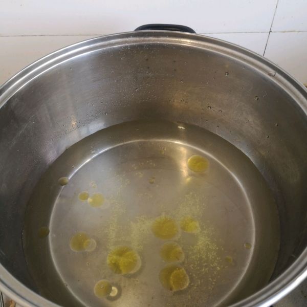 松仁枸杞拌茼蒿