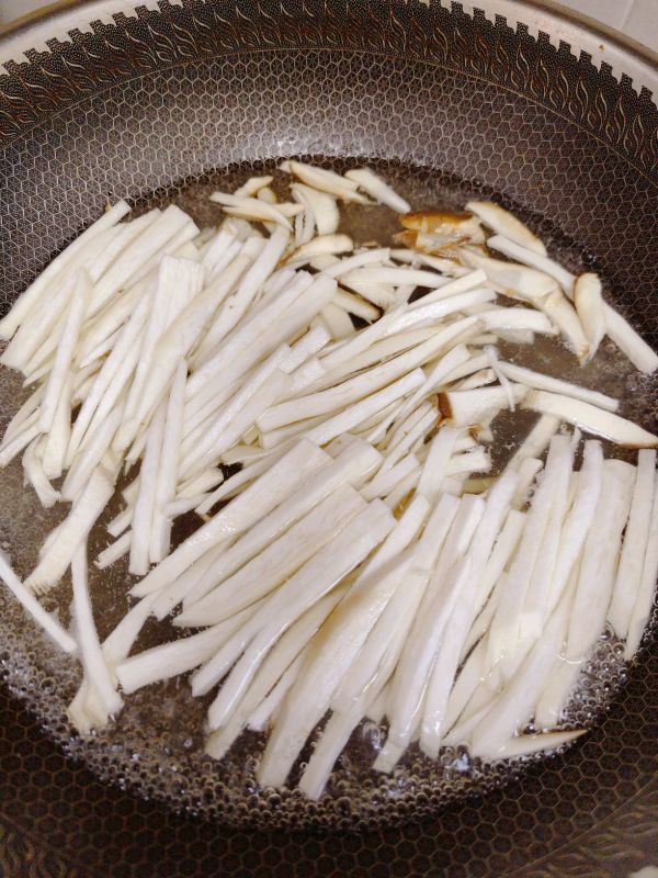 五花肉炒杏鲍菇