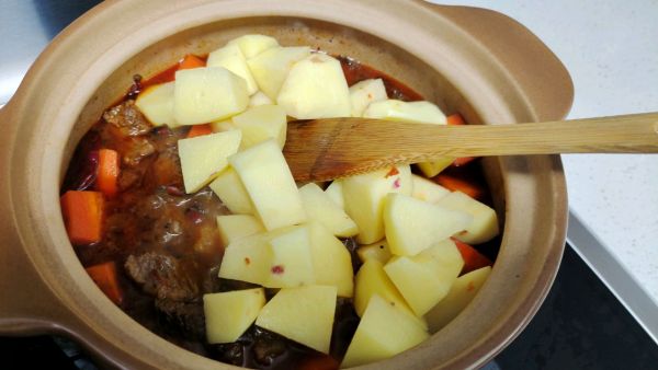 土豆胡萝卜烧牛肉