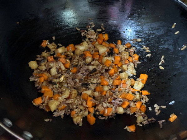 让孩子爱上吃饭深海鳕鱼烧汁炒饭